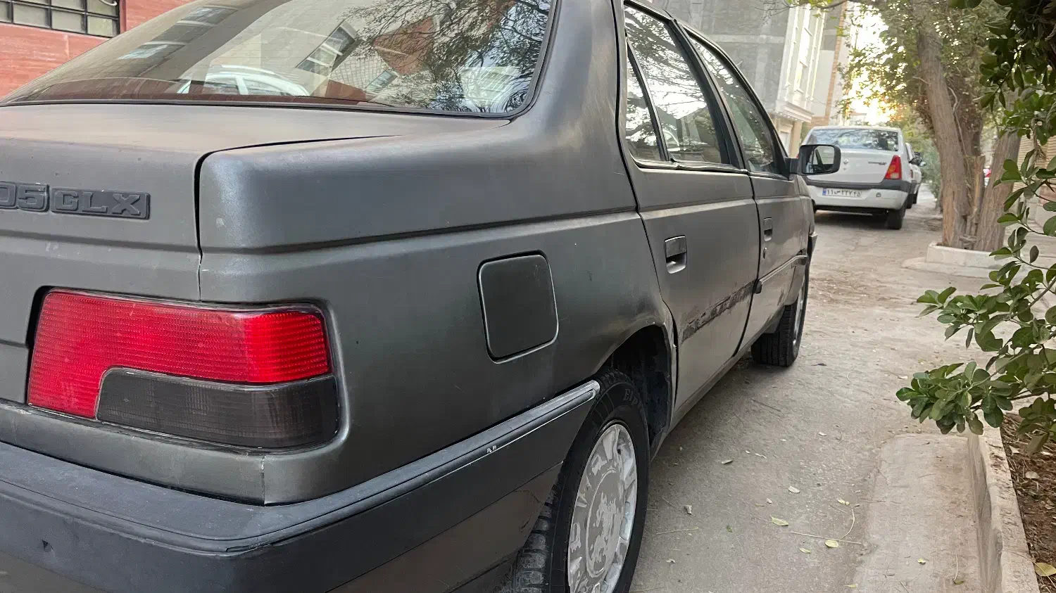 پژو ۴۰۵ انژکتور کارمندی ۸۱|خودرو سواری و وانت|کرمان, |دیوار