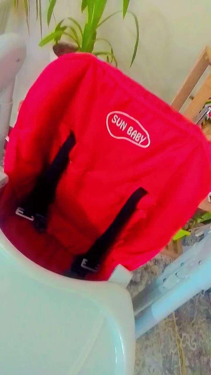 صندلی غذا در حد نو|تخت و صندلی بچه|هشتگرد, فاز ۲ مهستان|دیوار