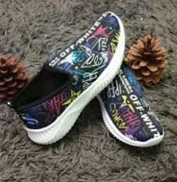 حدودی ۱۳ جفت کفش راحتی زنانه تزریق|کیف، کفش، کمربند|لنجان, |دیوار