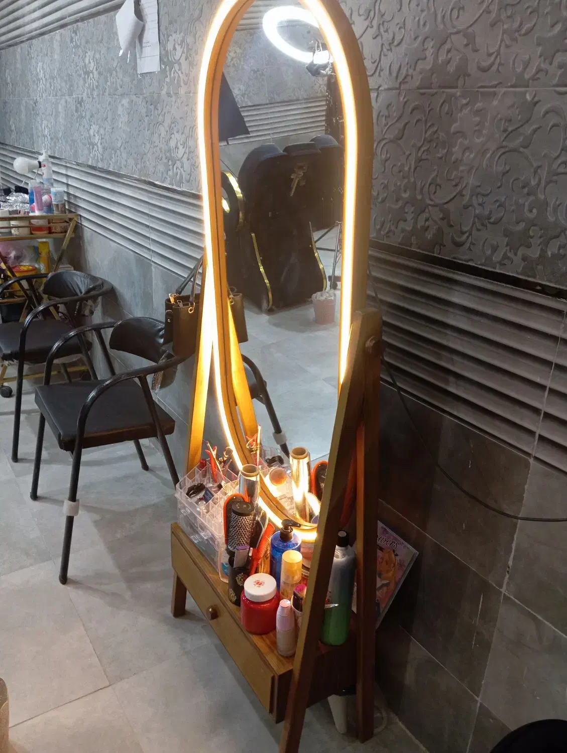 اینه|آرایشگاه و سالنهای زیبایی|فهرج, |دیوار