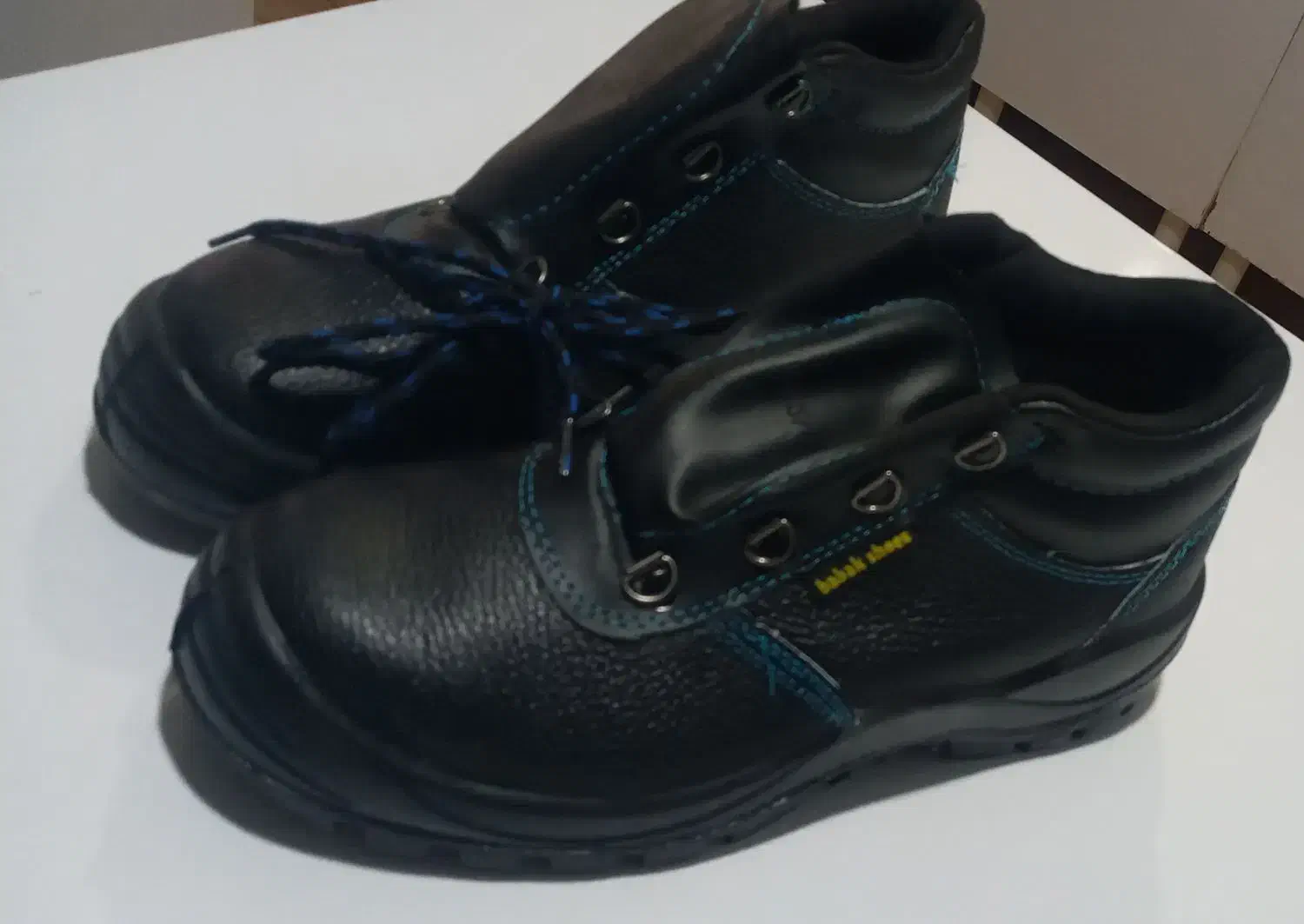 کفش ایمنی|کیف، کفش، کمربند|شیراز, انجیر|دیوار