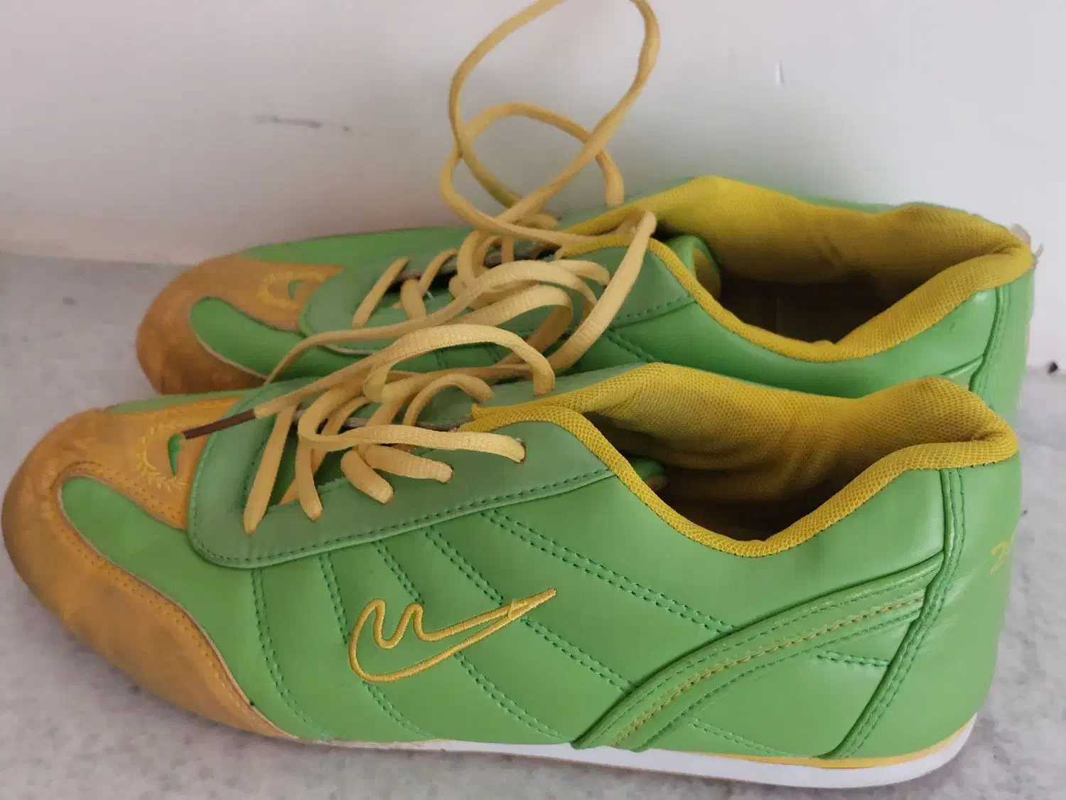 کفش سالن|تجهیزات ورزشی|بیجار, |دیوار