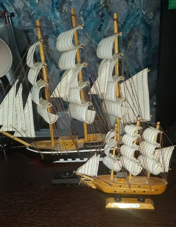 ماکت کشتی|مجسمه، تندیس، ماکت|مهاجران, |دیوار