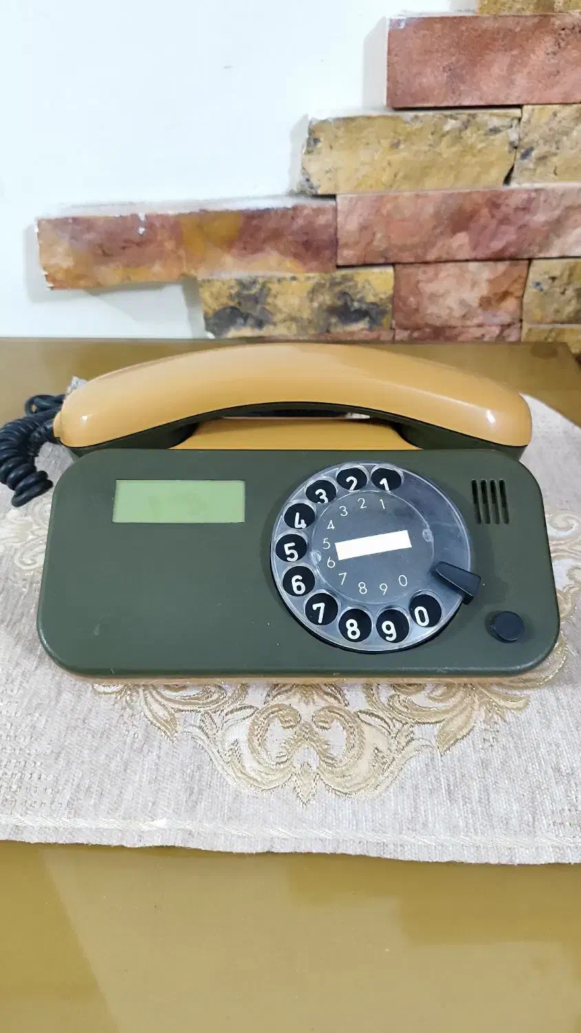 تلفن قدیمی|کلکسیون اشیاء عتیقه|تهران, نیروی هوایی (پیروزی)|دیوار