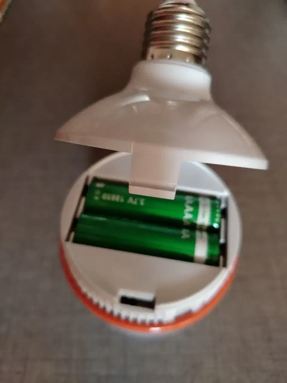 چراغ اضطراری|لامپ و چراغ|شاهینشهر, فدک|دیوار