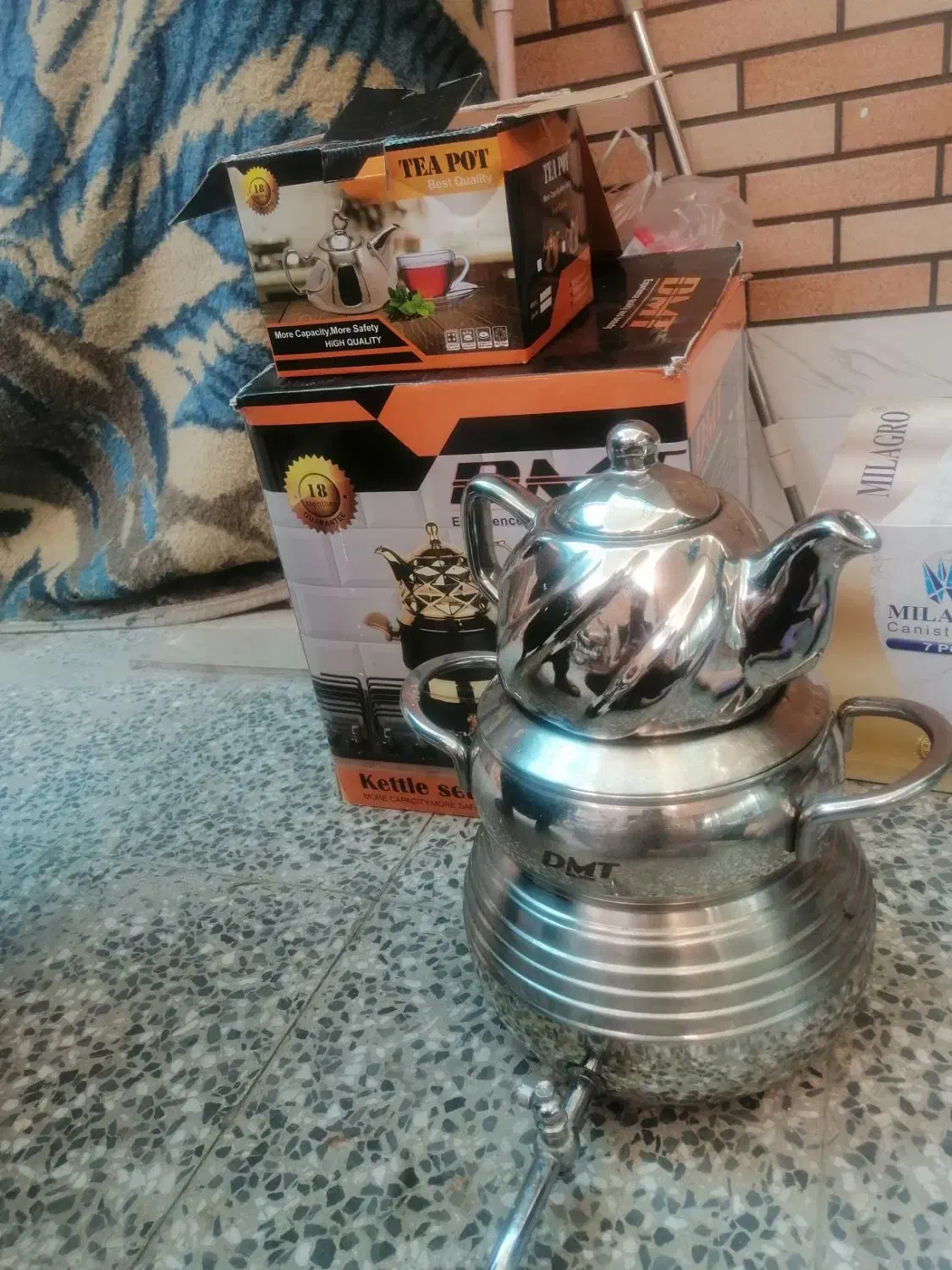 دو دست کتری و قوری یک دست|قوری، کتری، قهوهساز دستی|اصفهان, باب الدشت|دیوار