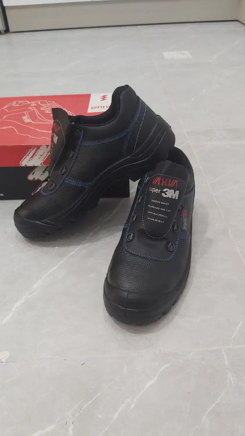 کفش ایمنی|کیف، کفش، کمربند|ساوه, |دیوار