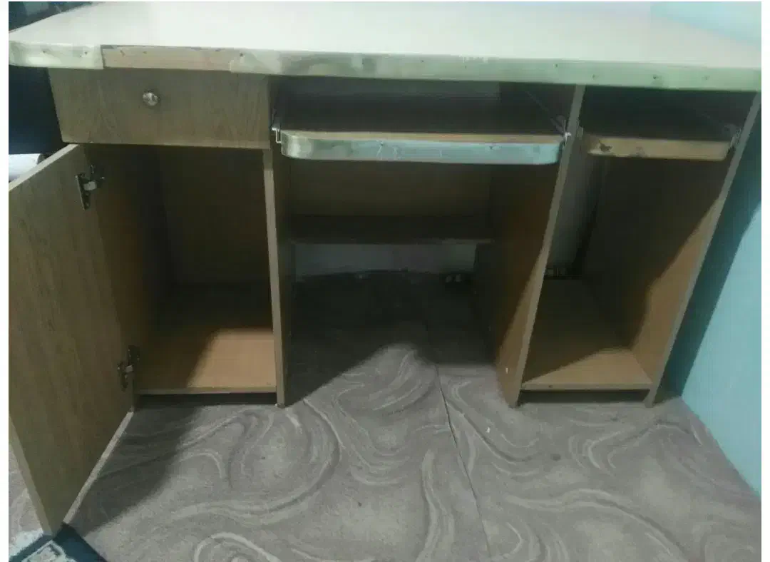 میز تحریر (میز کامپیوتر)|میز تحریر و کامپیوتر|گلبهار, شهر جدید گلبهار|دیوار