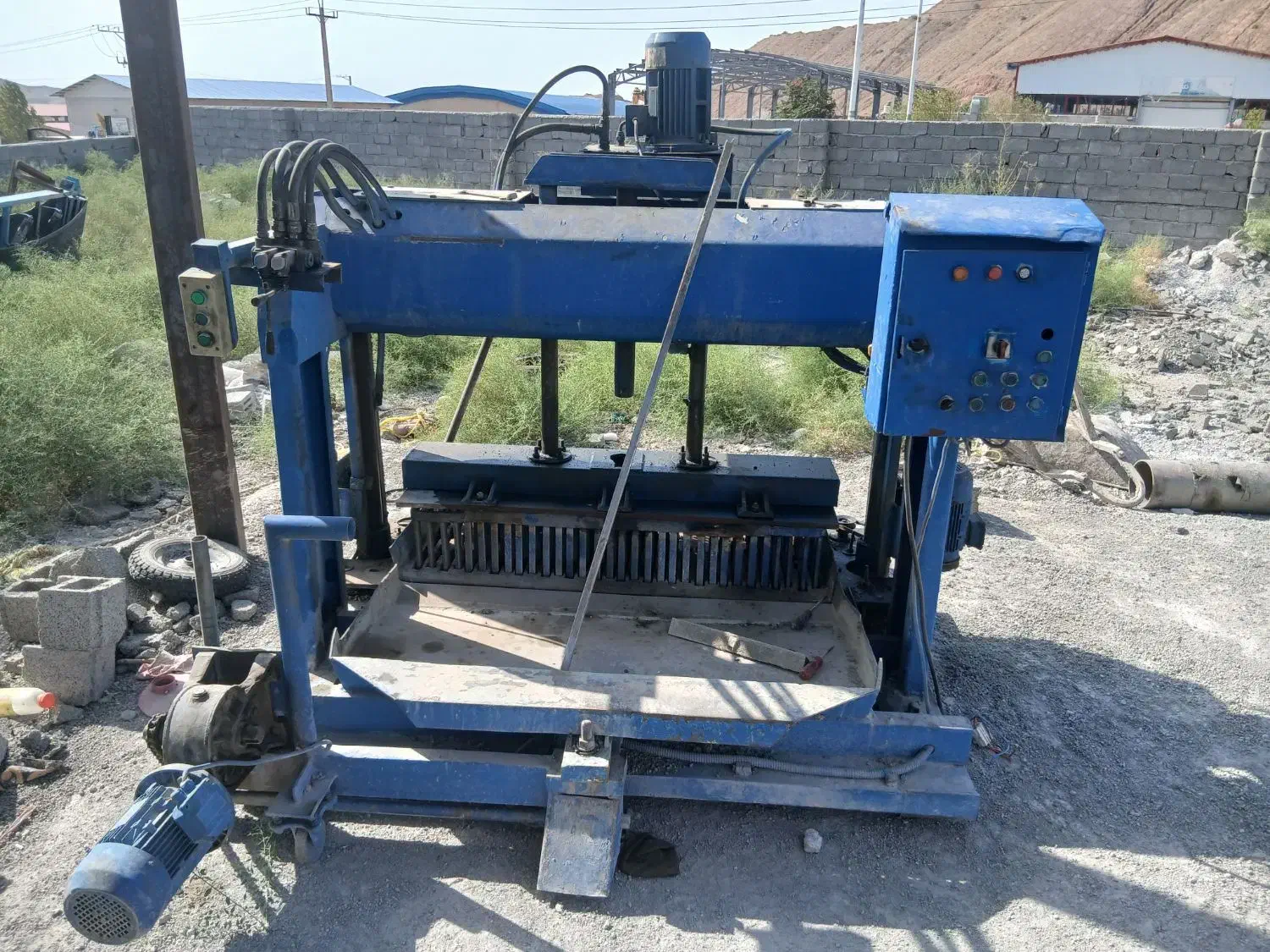 دستگاه بلوک زنی کادونا با دو تا قالب|ماشینآلات صنعتی|تبریز, |دیوار