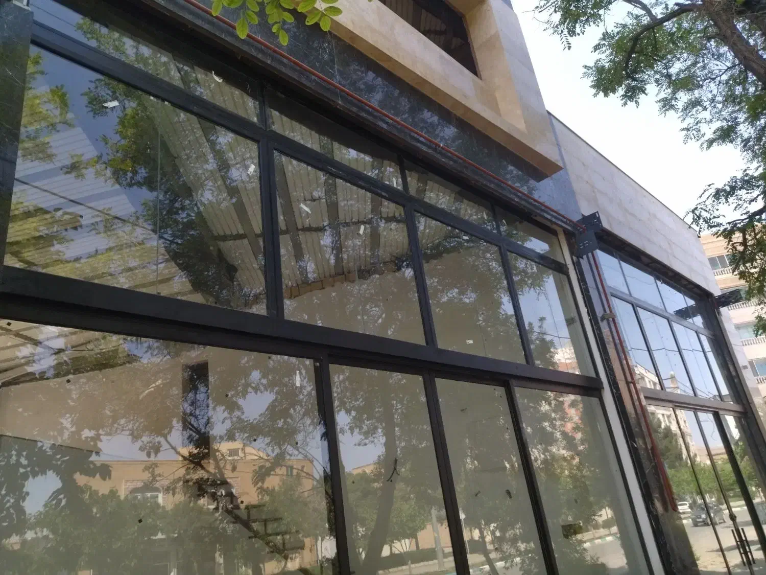 شیشه سکوریت و کرکره برقی|مصالح و تجهیزات ساختمان|بجنورد, |دیوار