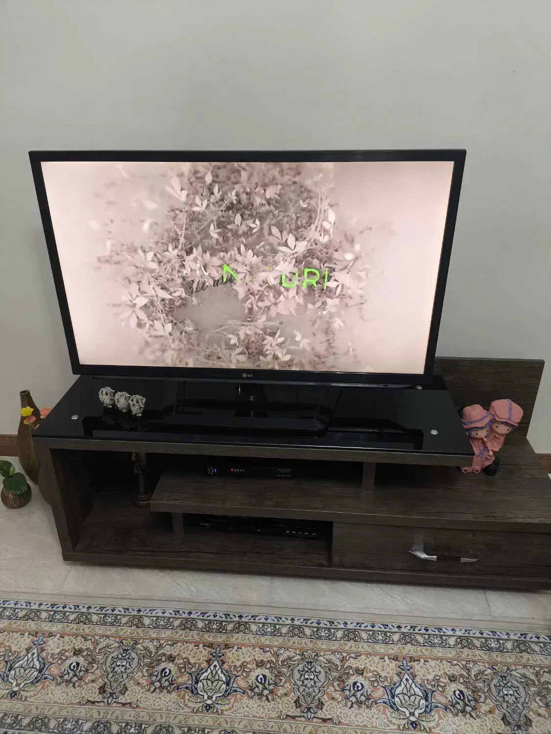 تلویزیون LEDو زیر تلویزیونی|تلویزیون و پروژکتور|محمدیه-قزوین, |دیوار