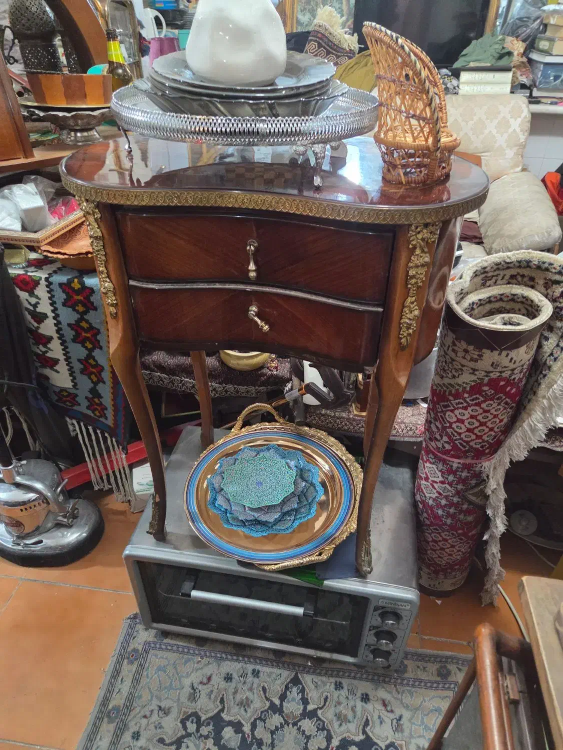 یک جفت میزآنتیک قدیمی|بوفه، ویترین، کنسول|تهران, سنائی|دیوار