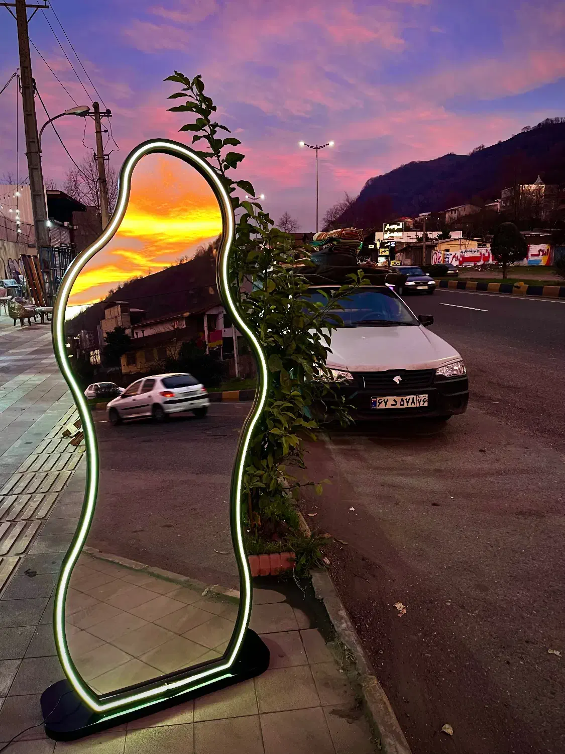 آینه|آینه|لاهیجان, گلستان|دیوار