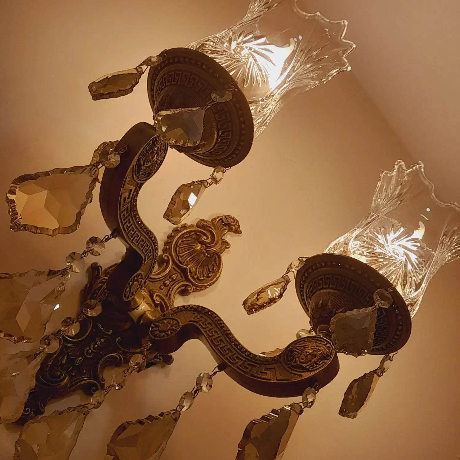 دیوارکوب مدل ورساچه|لوستر و چراغ آویز|تهران, زرگنده|دیوار