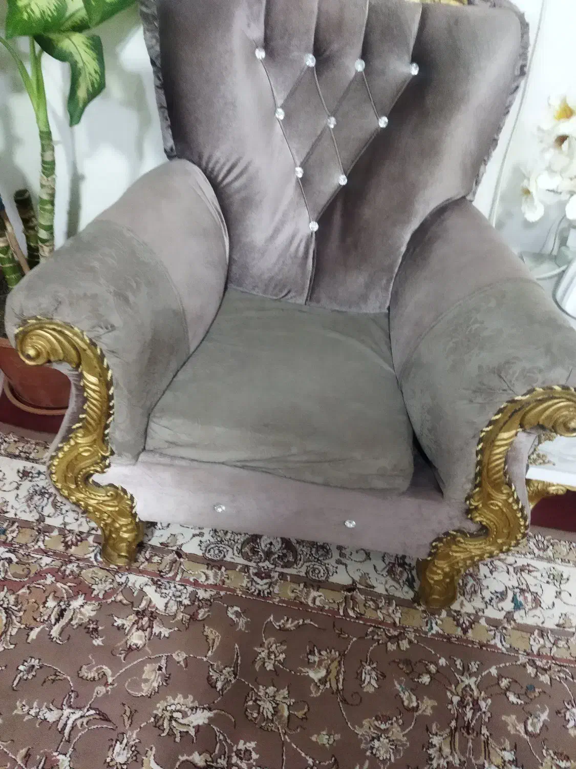 فروش مبل سلطنتی کارکرده ۷ نفره با عسلی|مبلمان خانگی و میز عسلی|مریوان, |دیوار