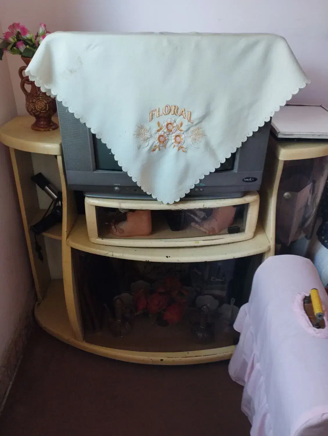 میز تلویزیون وتلوزیون|تلویزیون و پروژکتور|کتالم و سادات شهر, |دیوار