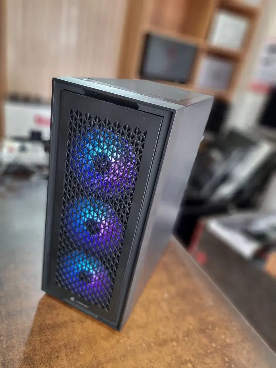 کیس گیمینگ DDR5 سه ماه کارکرد گارانتی دار|رایانه رومیزی|آمل, |دیوار