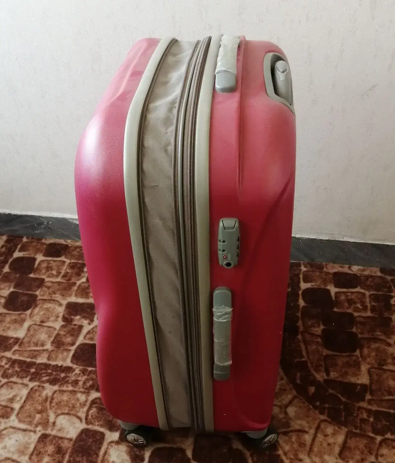 چمدان مسافرتی|کیف، کفش، کمربند|دزفول, |دیوار