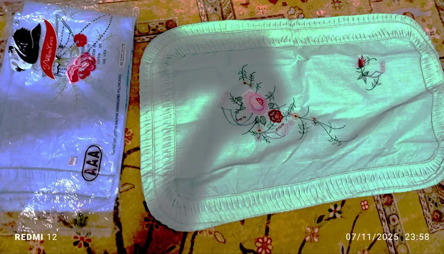 جلد بالشت تترون بسیار قدیمی|رختخواب، بالش، پتو|بافق, |دیوار