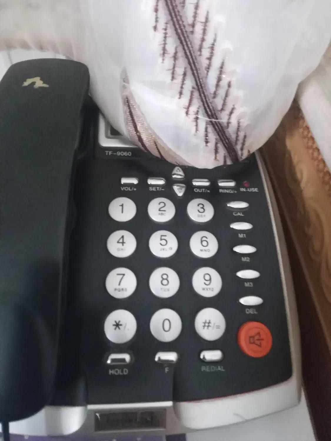 خط تلفن|تلفن رومیزی|قم, قلعه کامکار|دیوار