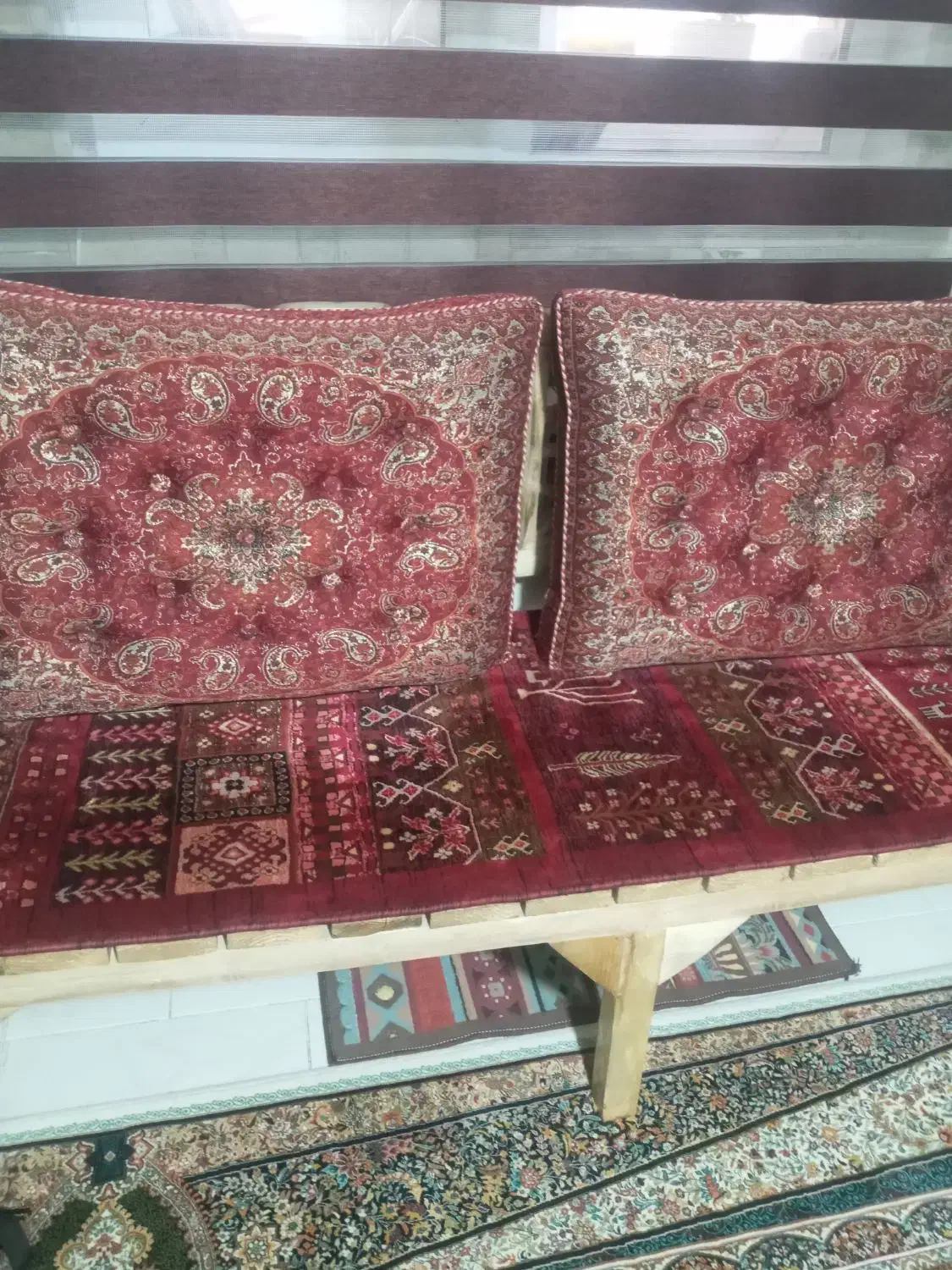 یک جفت پشتی|پشتی|ری, دولت‌آباد|دیوار