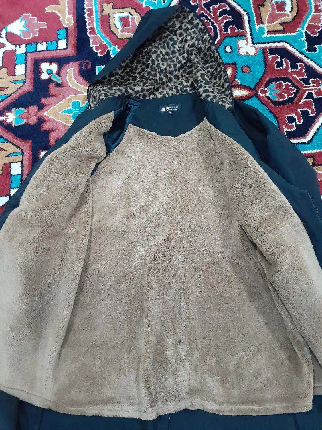 پالتو در حد نو|لباس|شبستر, |دیوار