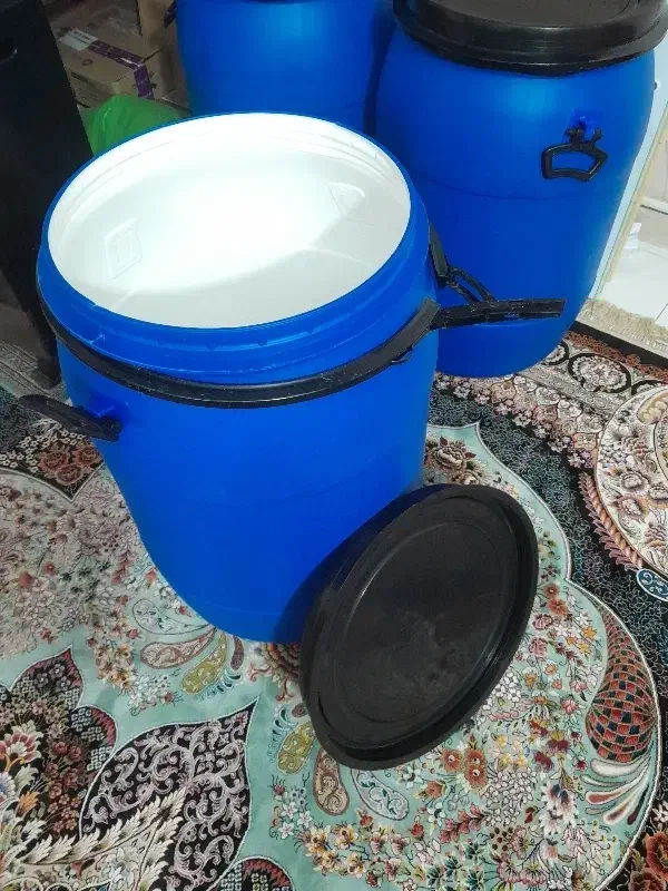 بشکه ۱۰۰ لیتری در حد نو|ظروف نگهدارنده، پلاستیکی، یک‌بارمصرف|اندیشه, اندیشه فاز ۱|دیوار