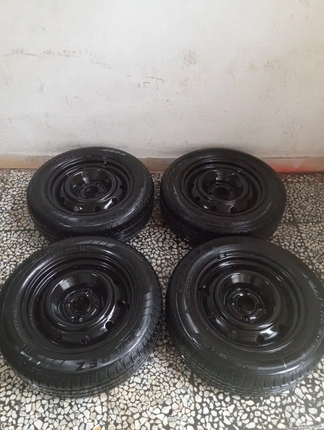 رینگ و لاستیک 15|قطعات یدکی و لوازم جانبی|لاهیجان, کوی زمانی|دیوار