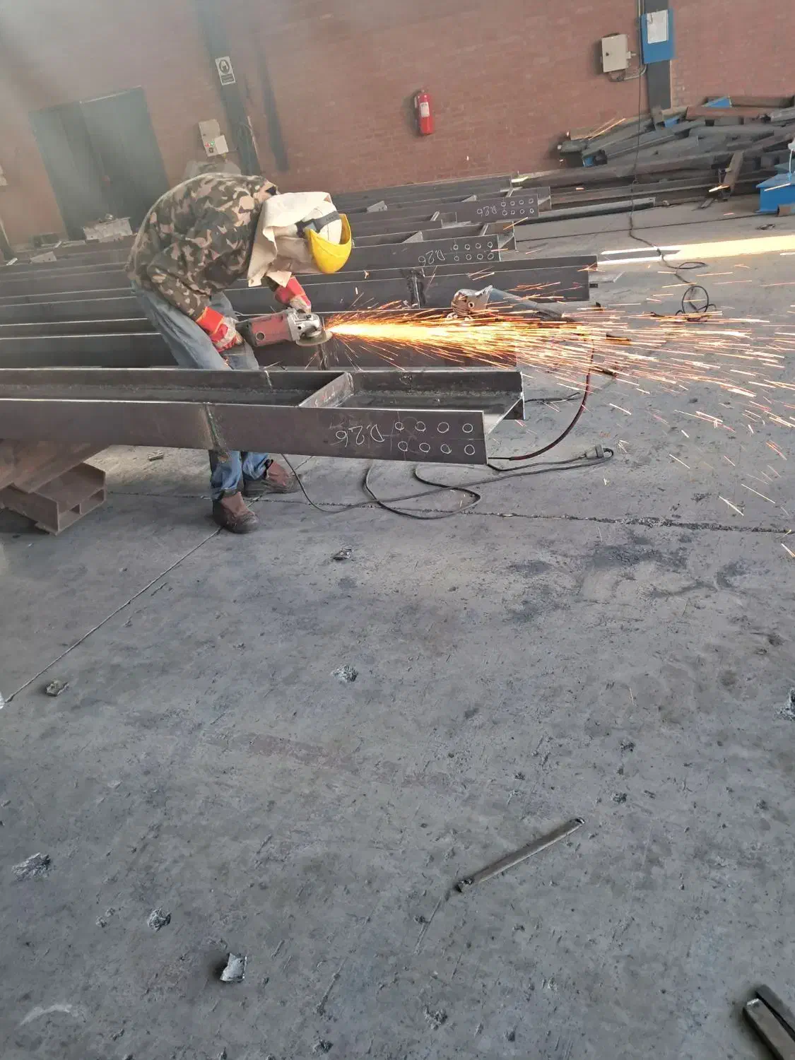 کارگر کار با سنگ فرز|استخدام صنعتی، فنی، مهندسی|جعفرآباد, |دیوار