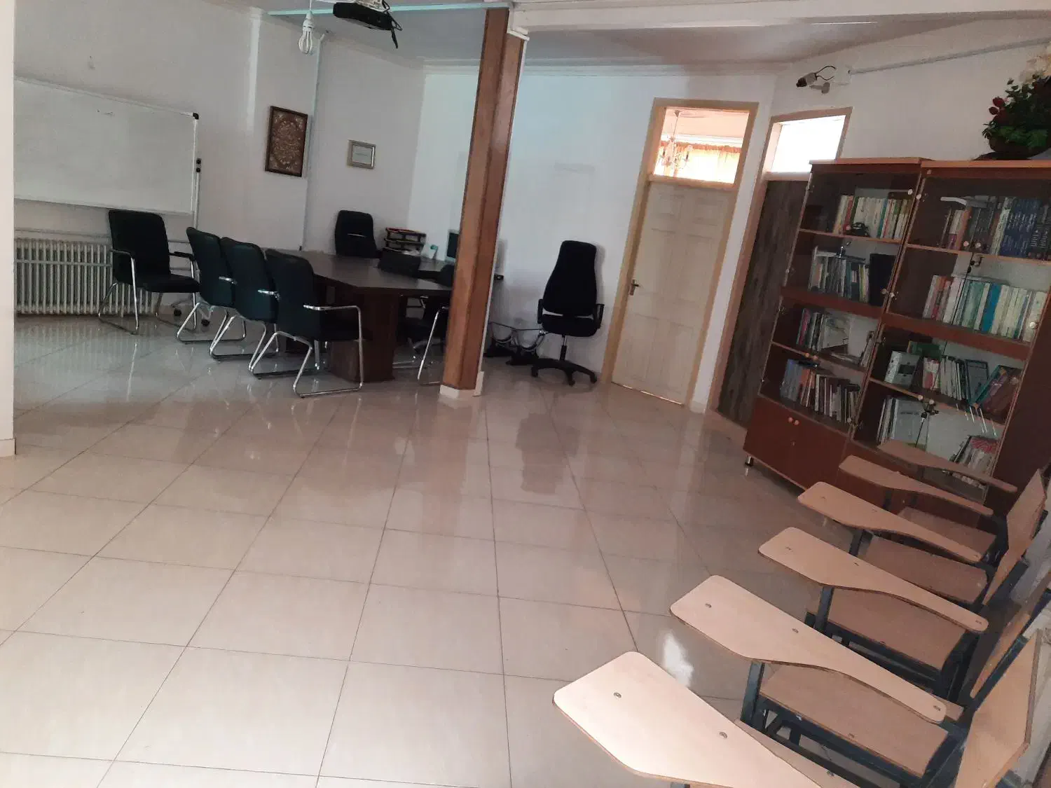 اجاره کلاس و فضای کار مشترک|اجارهٔ کوتاهمدت دفتر کار و فضای آموزشی|ارومیه, |دیوار