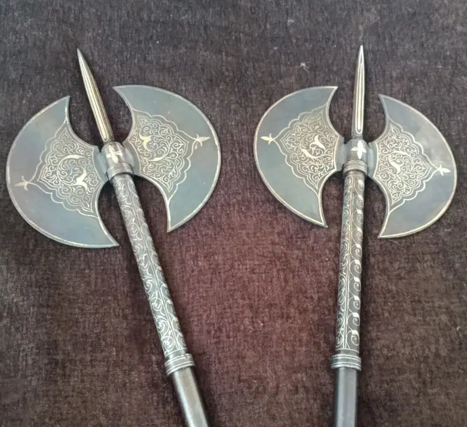 تبرزین فولادی نقره کوب|کلکسیون اشیاء عتیقه|خمینیشهر, |دیوار