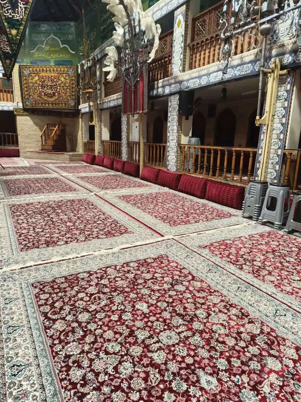 فرش سجادهای مخصوص حسینیههای باغملک|فرش|باغ ملک, |دیوار