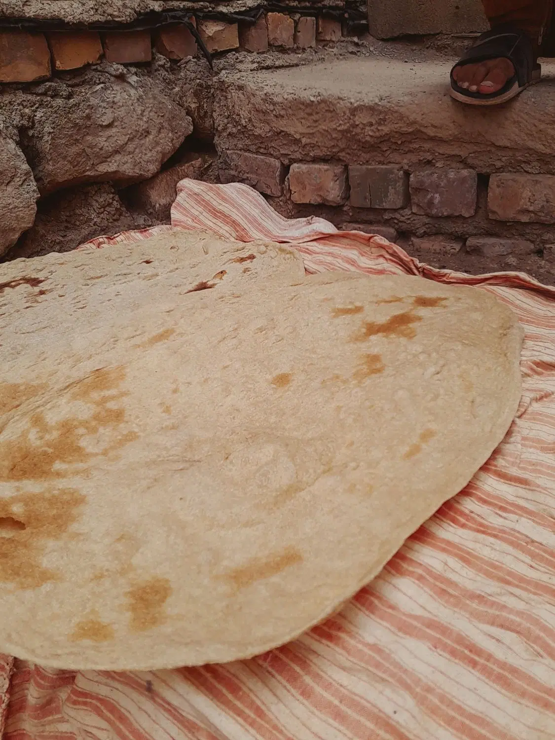نون|خوردنی و آشامیدنی|میان جلگه, |دیوار