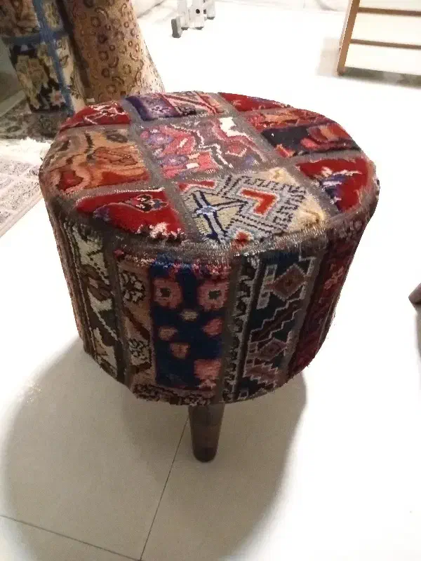 پاف با فرش دستبافت|مبلمان خانگی و میز عسلی|بجنورد, |دیوار