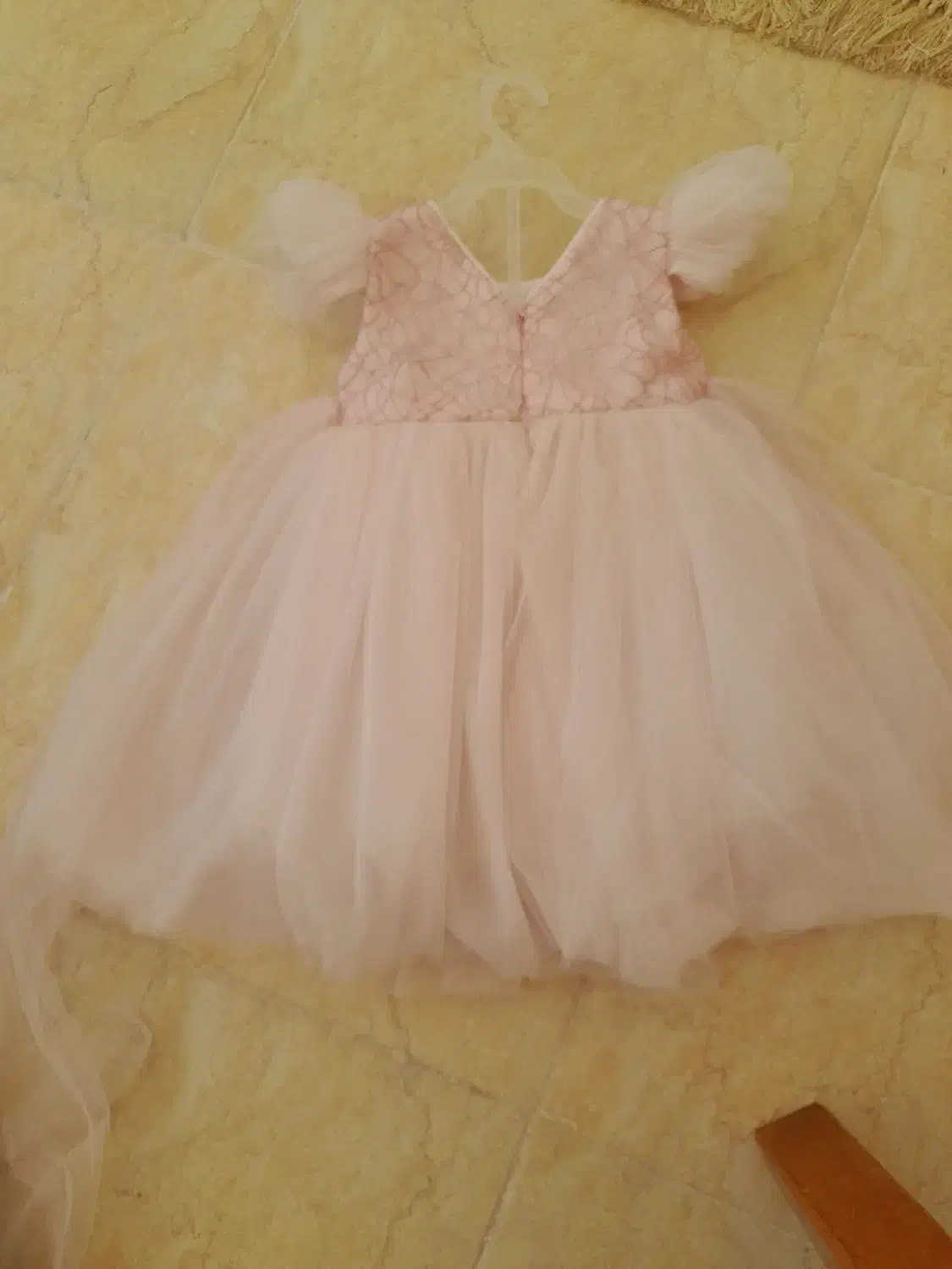 لباس بچگانه|لباس|مراغه, |دیوار