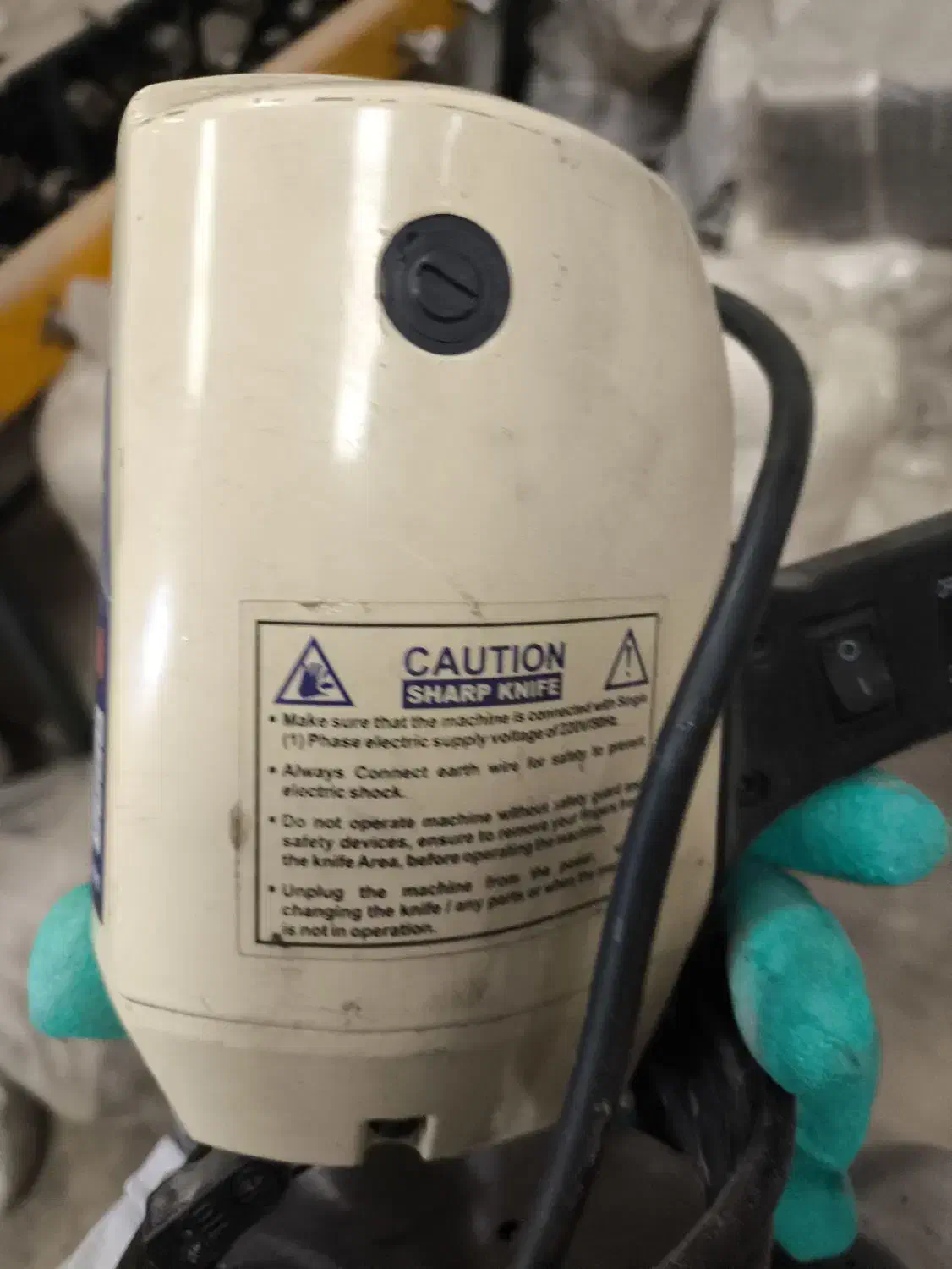 قیچی برقی بهمراه میز|ابزارآلات|باقرشهر, |دیوار