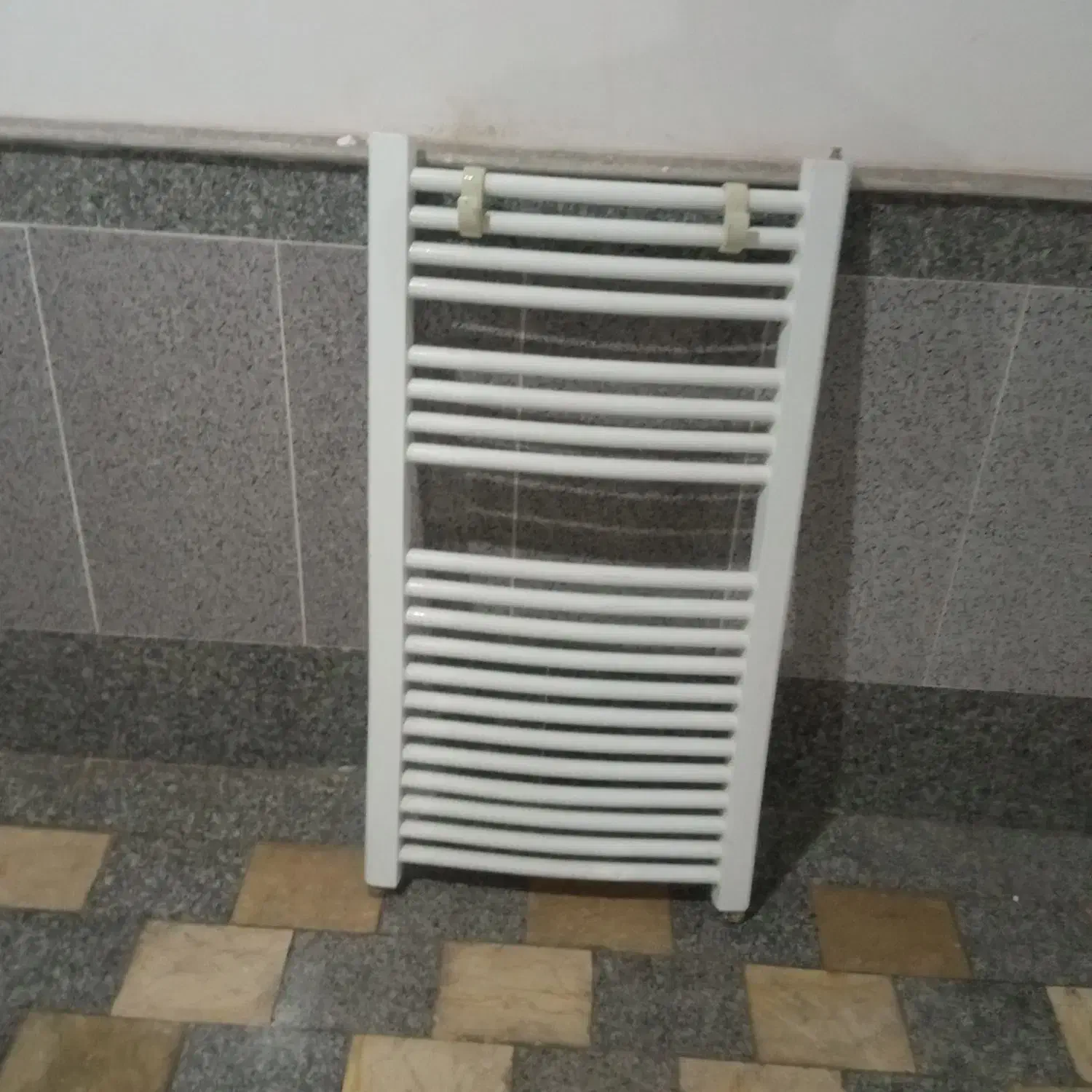 رادیاتور سنگین وزن و سالم|آبگرمکن، پکیج، شوفاژ|مرند, |دیوار