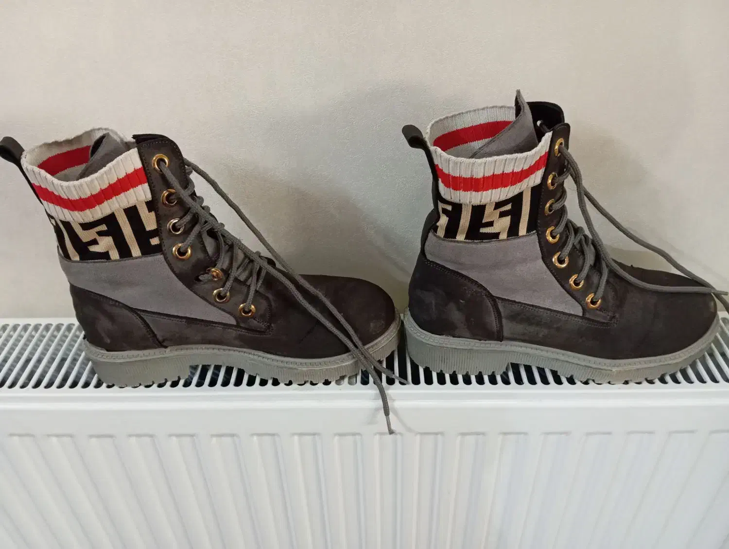 نیم بوت دخترانه سایز38و کفش ورنی پسرانه 36|کیف، کفش، کمربند|قم, شاه سید علی|دیوار