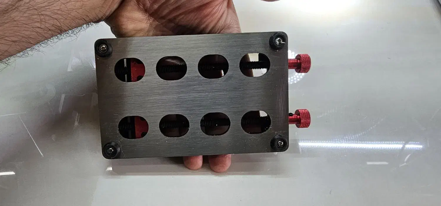 گیره فلزی برد موبایل MEGA-IDEA JJ-2  کار کرده تمیز|لوازم جانبی موبایل و تبلت|کاشان, پا نخل|دیوار