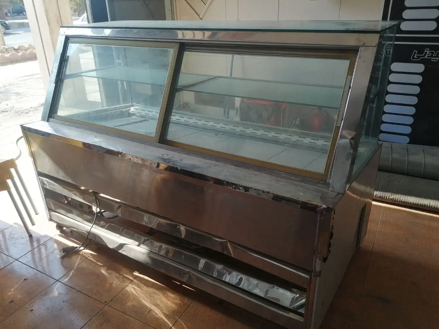 فروش یخچال ویترینی و کباب پز تابشی درحد نو|کافی‌شاپ و رستوران|شیراز, وزیرآباد|دیوار