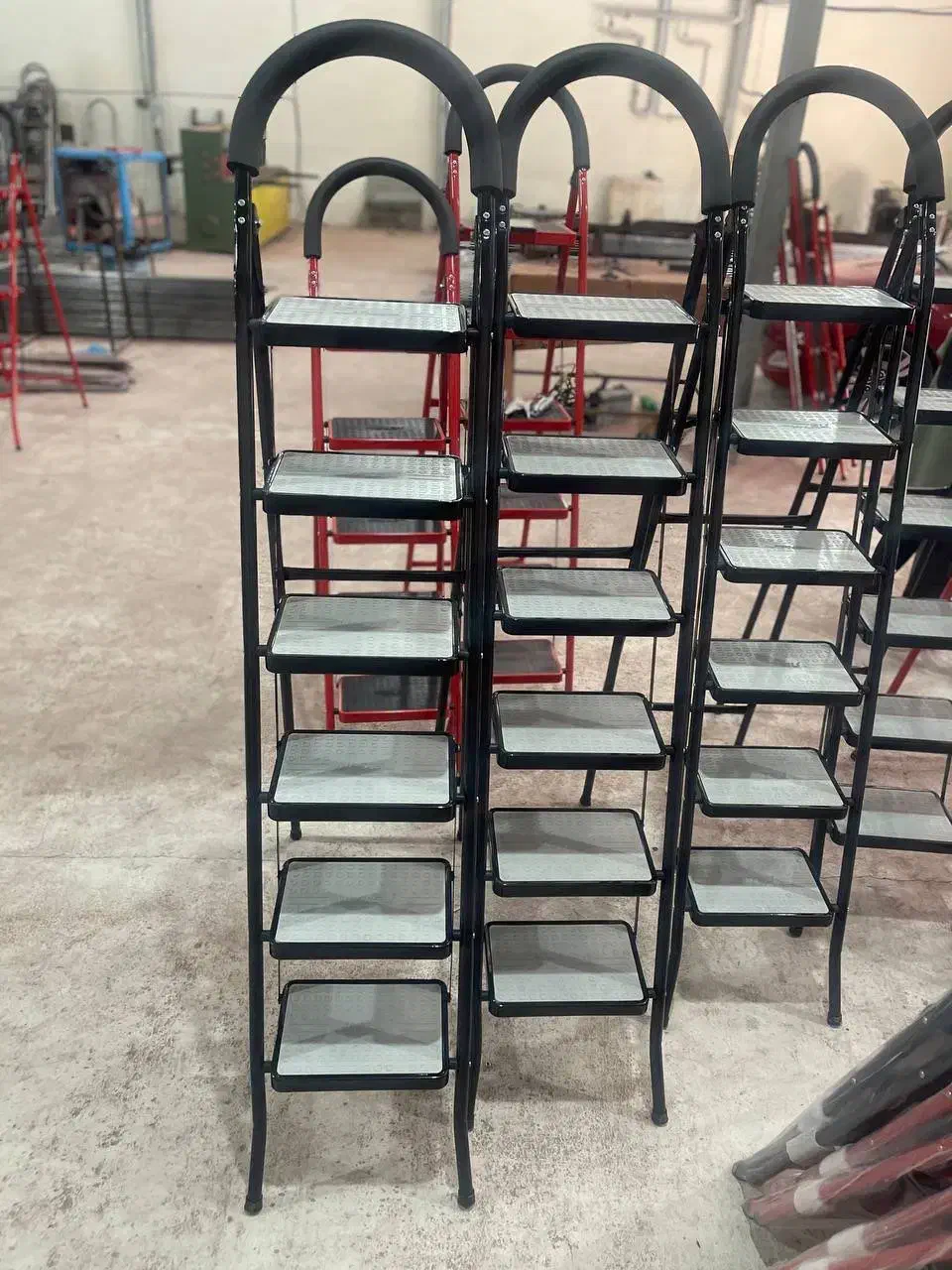نردبان تاشو فلزی|ابزارآلات|کرج, کمال‌شهر|دیوار