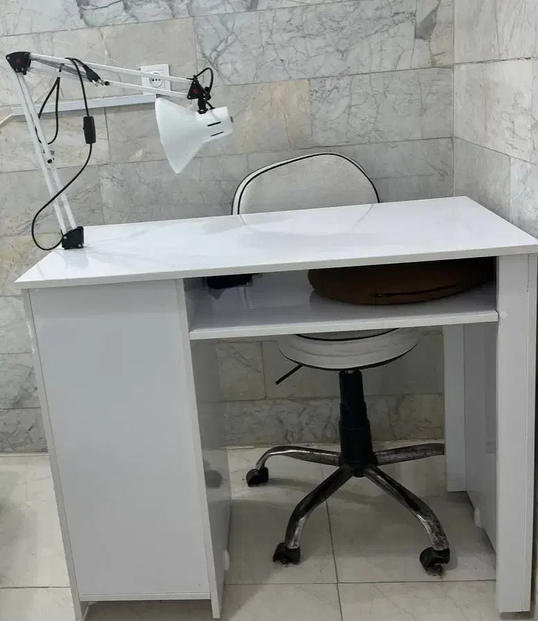 میزتحریر ـ میزناخنکاری|میز تحریر و کامپیوتر|صومعه‌سرا, |دیوار