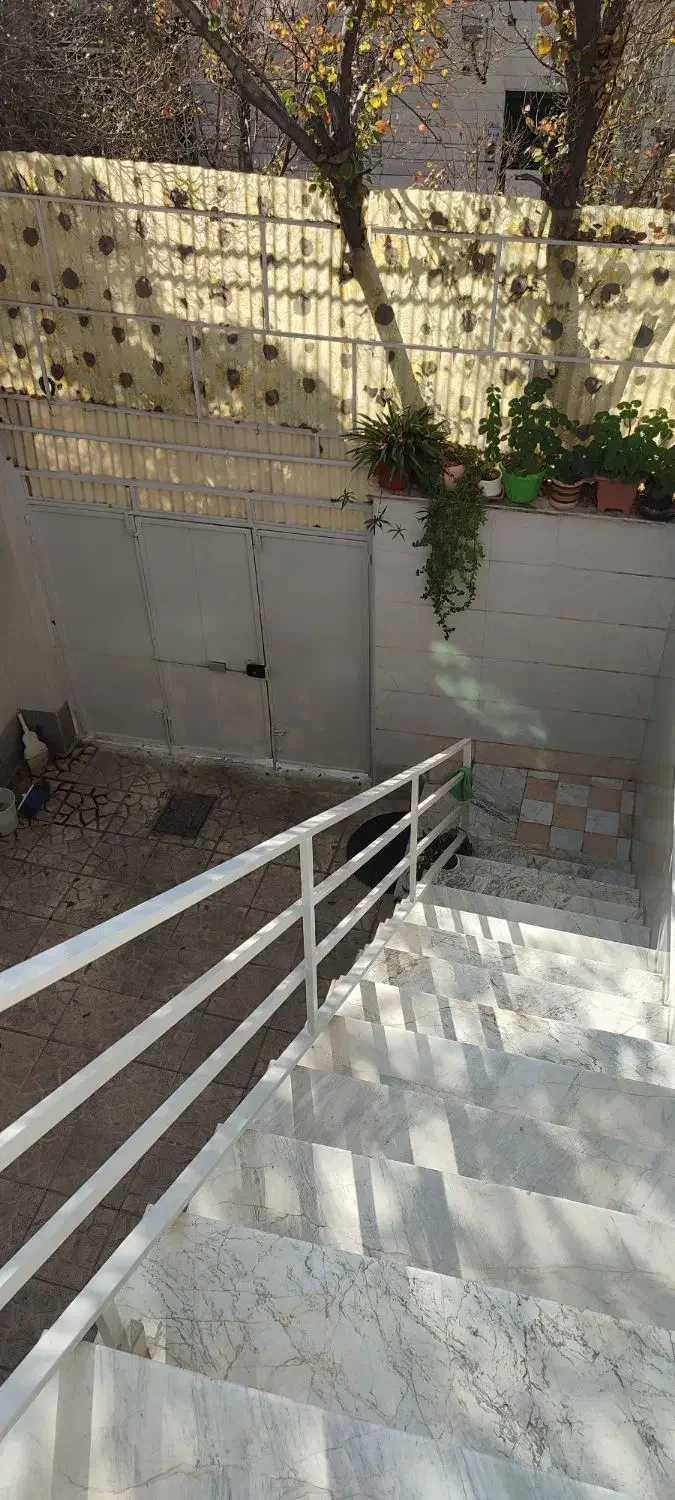 60متری یکخوابه/طبقه بالای همکف