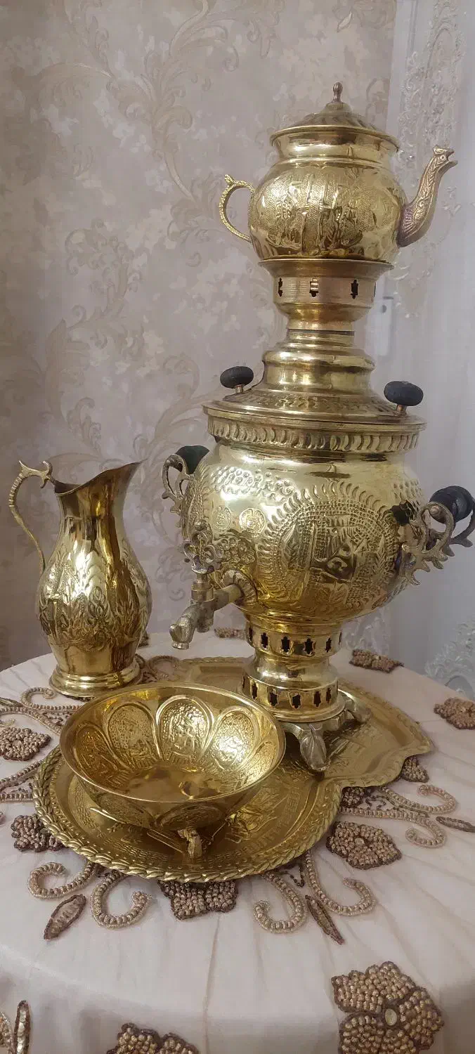 سماور برنجی با رومیزی ومیز خاطره|سماور، چایساز، قهوهساز|زنجان, |دیوار