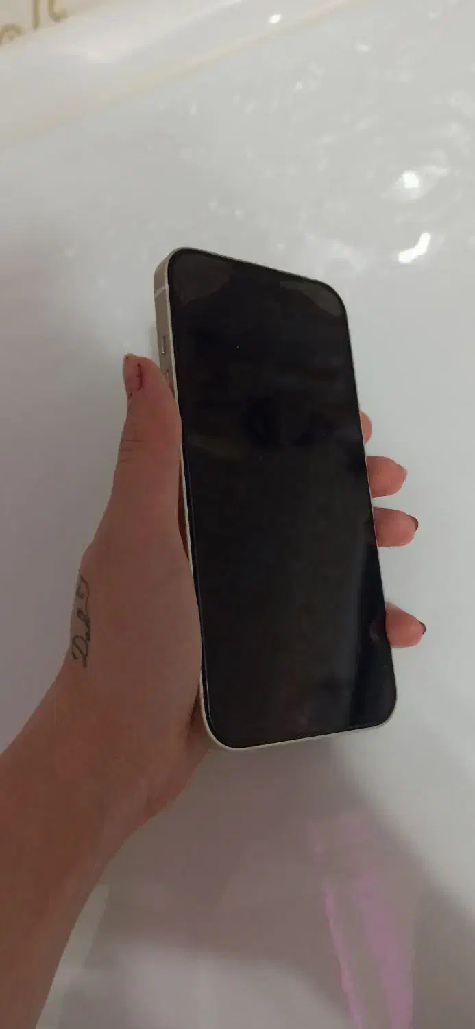 آیفون 13 سفید پک اصلی نو تمیز بدون هیچ خط و خش|موبایل|نجفآباد, فاز ۲ شهرک آزادگان|دیوار