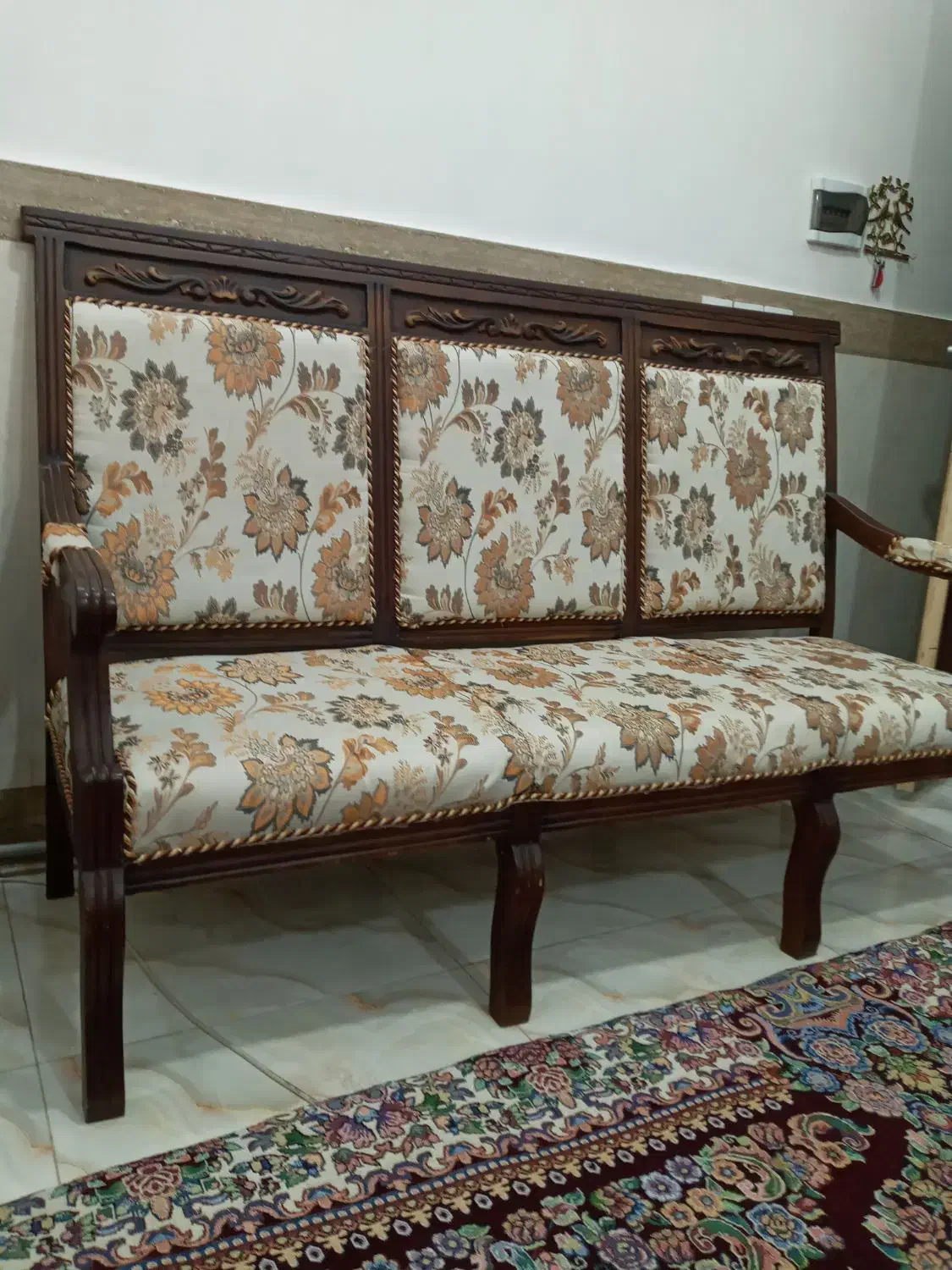 مبل۹نفره ی چوبی|مبلمان خانگی و میز عسلی|عجب شیر, |دیوار