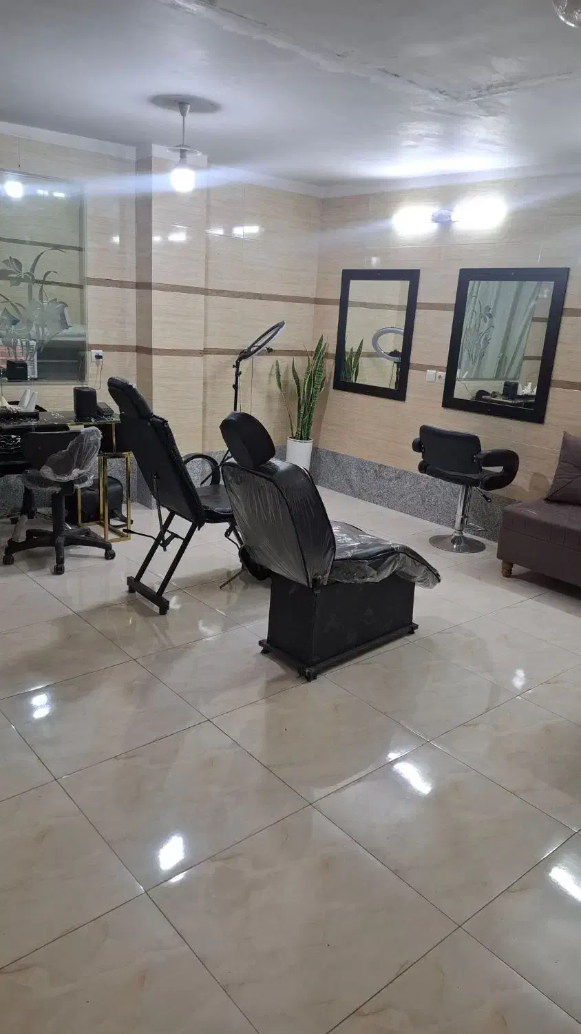 اجاره صندلی در سالن زیبایی دارای مجوز|اجارهٔ دفتر کار، اتاق اداری، مطب|خمینی‌شهر, |دیوار