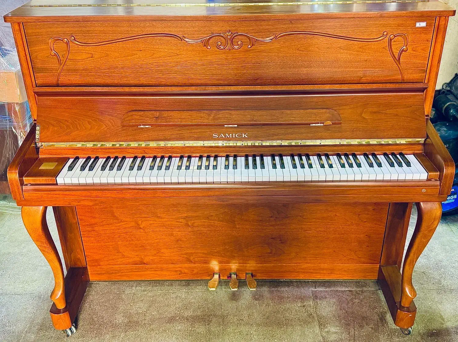 پیانو آکوستیک|پیانو، کیبورد، آکاردئون|صدرا-فارس, فاز ۱|دیوار