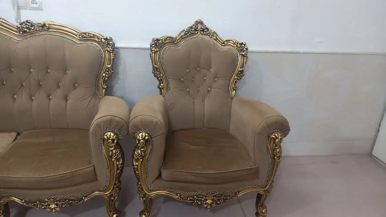 مبل ۹ نفره|مبلمان خانگی و میز عسلی|قم, قلعه عموحسین|دیوار