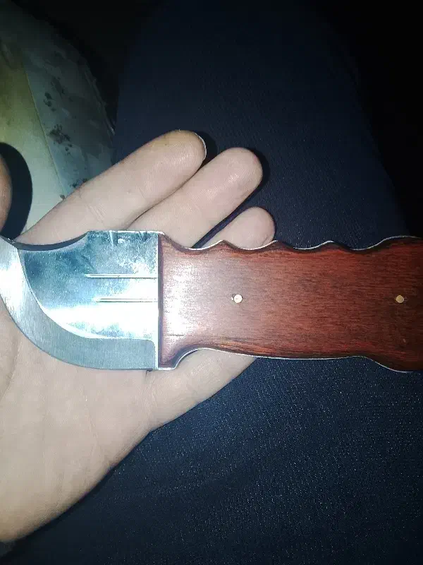 چاقو|کلکسیون اشیاء عتیقه|بروجرد, |دیوار